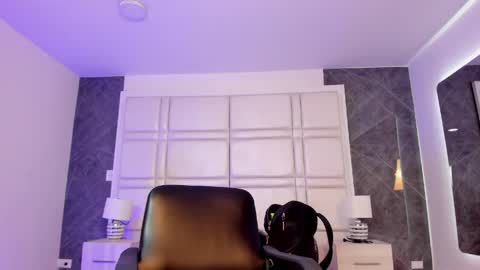 Snapshot of charlotte_whitee1 chatting on May 29, 11:19 am Charlotte Everyday From 0700 to 1300 Col Time online show from May 29, 11:19 am