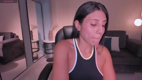 Snapshot of charlottecox_ chatting on May 10, 2:50 am Charlotte online show from May 10, 2:50 am