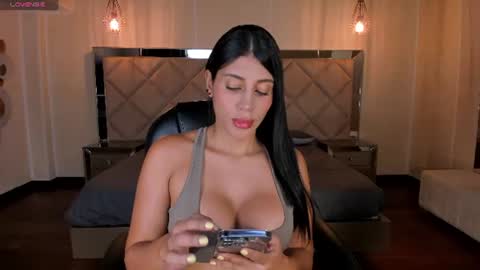 Snapshot of charlottecox_ chatting on July 31, 2:55 am Charlotte online show from July 31, 2:55 am
