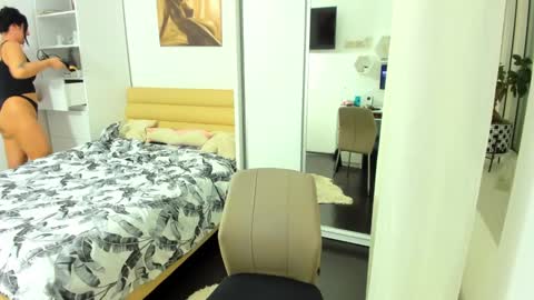 Snapshot of charlottedoll chatting on February 2, 6:04 am Charlotte online show from February 2, 6:04 am