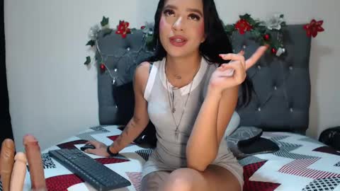 charlottee07 online show from January 15, 2:27 am