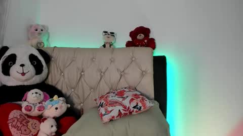 charlottee07 online show from February 18, 1:34 am