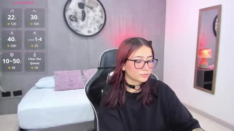 Snapshot of charlottee27_ chatting on February 13, 2:29 am Charlottee online show from February 13, 2:29 am