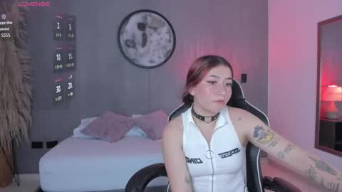 Snapshot of charlottee27_ chatting on February 14, 2:19 am Charlottee online show from February 14, 2:19 am