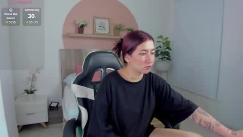 Snapshot of charlottee27_ chatting on February 27, 7:58 pm Charlottee online show from February 27, 7:58 pm