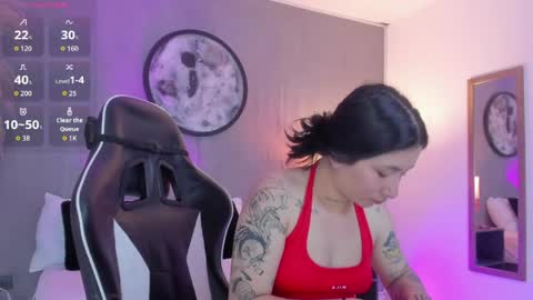 Snapshot of charlottee27_ chatting on June 4, 2:06 am Charlottee online show from June 4, 2:06 am