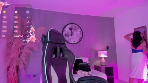 Snapshot of charlottee27_ chatting on July 15, 2:06 am Charlottee online show from July 15, 2:06 am
