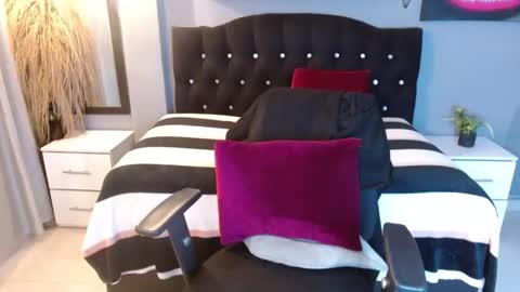 charlottefiery online show from March 18, 10:24 pm