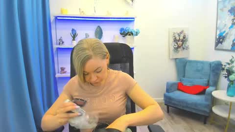 Snapshot of charlottekerti chatting on May 17, 11:39 am Charlotte online show from May 17, 11:39 am