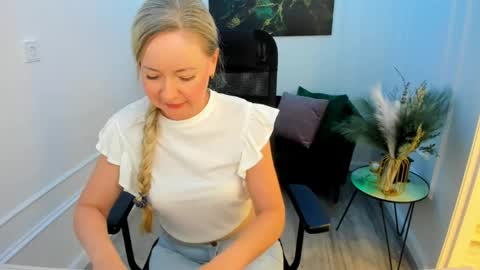Snapshot of charlottekerti chatting on May 25, 6:14 pm Charlotte online show from May 25, 6:14 pm