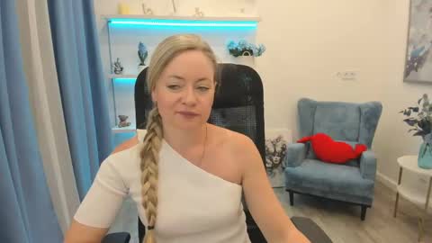 Snapshot of charlottekerti chatting on May 27, 12:02 pm Charlotte online show from May 27, 12:02 pm