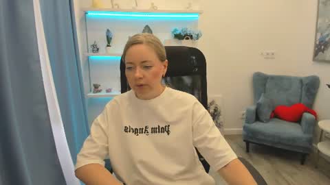 Snapshot of charlottekerti chatting on June 17, 11:34 am Charlotte online show from June 17, 11:34 am