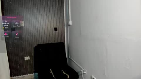 charlotteking8 online show from March 6, 11:39 am