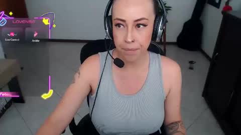 Snapshot of charlottezoe1 chatting on October 23, 7:01 pm charlottezoe online show from October 23, 7:01 pm