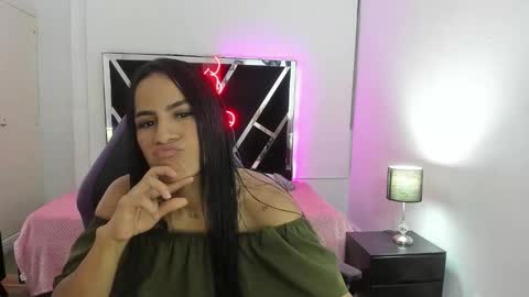 Snapshot of charlotthe_ee chatting on September 30, 7:41 pm online show from September 30, 7:41 pm