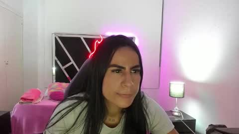 Snapshot of charlotthe_ee chatting on October 11, 11:25 pm online show from October 11, 11:25 pm