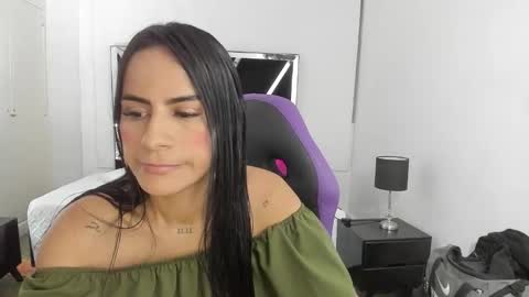 Snapshot of charlotthe_ee chatting on October 14, 7:47 pm online show from October 14, 7:47 pm