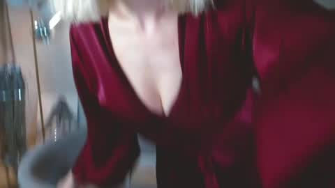 Snapshot of charming_beauty chatting on May 7, 3:01 am Michelle online show from May 7, 3:01 am