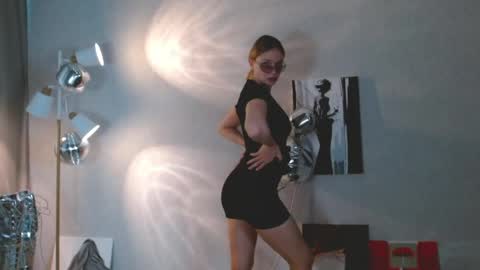 Snapshot of charming_beauty chatting on May 8, 1:33 am Michelle online show from May 8, 1:33 am