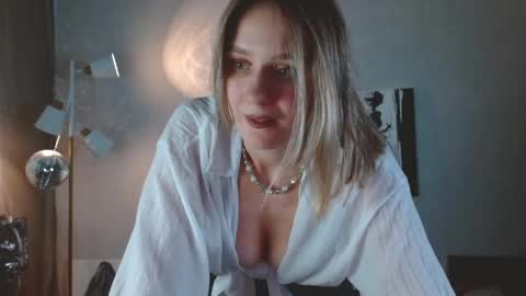 Snapshot of charming_beauty chatting on June 8, 6:25 am Michelle online show from June 8, 6:25 am