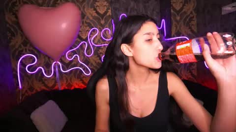 Snapshot of charmmocco chatting on February 20, 7:34 am SweetMoco online show from February 20, 7:34 am