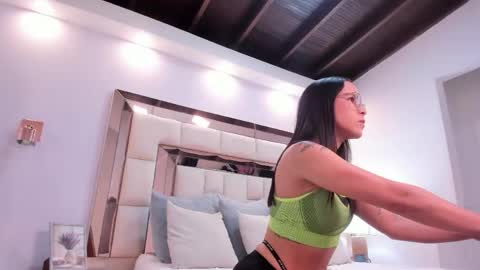 Snapshot of charolnox chatting on May 19, 12:22 pm Charol online show from May 19, 12:22 pm