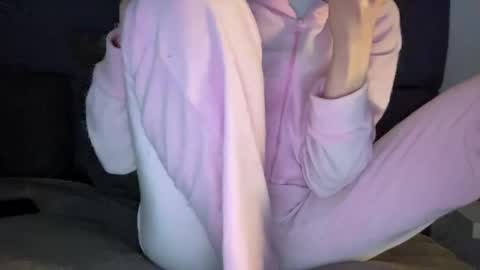 Snapshot of chase_vicky chatting on May 3, 9:43 pm Vicky online show from May 3, 9:43 pm