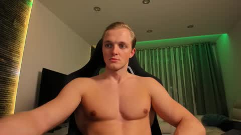 Snapshot of chasereed_ chatting on October 18, 5:03 pm Chase Reed online show from October 18, 5:03 pm