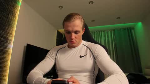 Snapshot of chasereed_ chatting on October 31, 2:07 pm Chase Reed online show from October 31, 2:07 pm