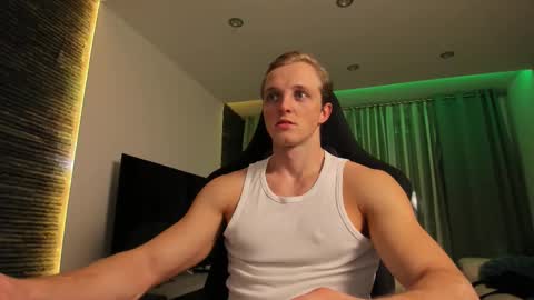 Snapshot of chasereed_ chatting on November 1, 10:56 pm Chase Reed online show from November 1, 10:56 pm