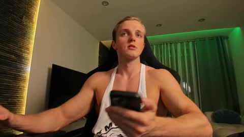 Snapshot of chasereed_ chatting on November 3, 11:15 pm Chase Reed online show from November 3, 11:15 pm