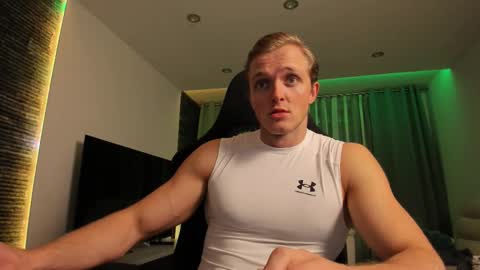 Snapshot of chasereed_ chatting on November 6, 10:32 pm Chase Reed online show from November 6, 10:32 pm