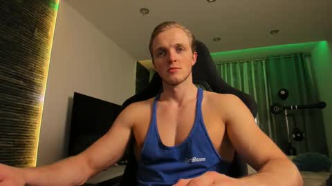 Snapshot of chasereed_ chatting on November 14, 9:35 pm Chase Reed online show from November 14, 9:35 pm