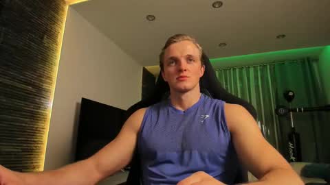 Snapshot of chasereed_ chatting on November 16, 5:18 pm Chase Reed online show from November 16, 5:18 pm