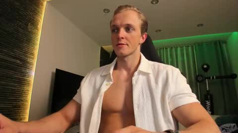 Snapshot of chasereed_ chatting on November 19, 8:20 pm Chase Reed online show from November 19, 8:20 pm