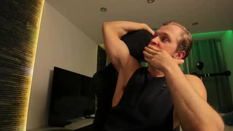 Snapshot of chasereed_ chatting on November 20, 9:03 pm Chase Reed online show from November 20, 9:03 pm