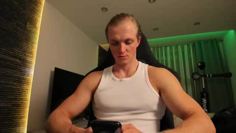 Snapshot of chasereed_ chatting on November 23, 7:46 pm Chase Reed online show from November 23, 7:46 pm