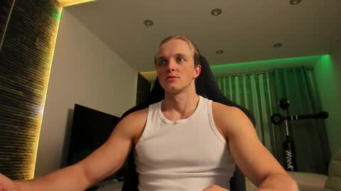 Snapshot of chasereed_ chatting on December 1, 8:36 pm Chase Reed online show from December 1, 8:36 pm