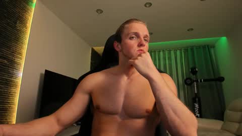 Snapshot of chasereed_ chatting on December 2, 11:23 pm Chase Reed online show from December 2, 11:23 pm