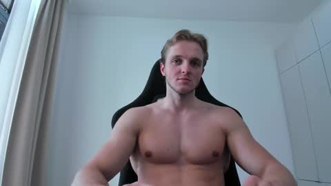 Snapshot of chasereed_ chatting on May 19, 3:29 pm Chase Reed online show from May 19, 3:29 pm
