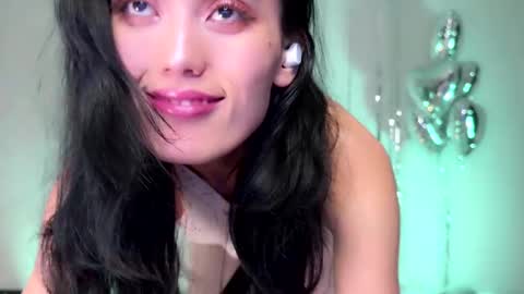 Snapshot of chasmic chatting on December 11, 3:24 am JASMINE usually going live about 2 am UTC online show from December 11, 3:24 am