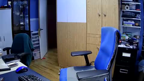 wanaBeYourToy online show from December 4, 7:01 pm