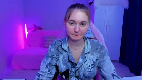 Snapshot of chatur_lady_ chatting on May 8, 5:13 am Betty online show from May 8, 5:13 am