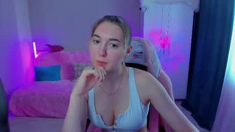 Snapshot of chatur_lady_ chatting on June 18, 2:34 am Betty online show from June 18, 2:34 am