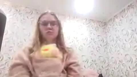 Olivia online show from April 28, 8:25 pm