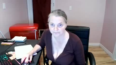 chealsiek online show from October 22, 11:59 pm