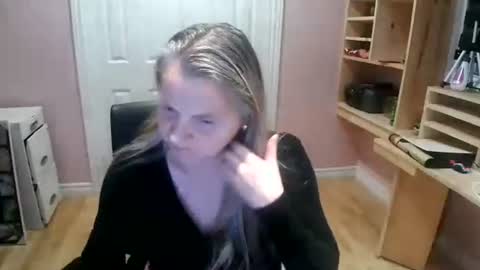 chealsiek online show from December 4, 11:13 pm