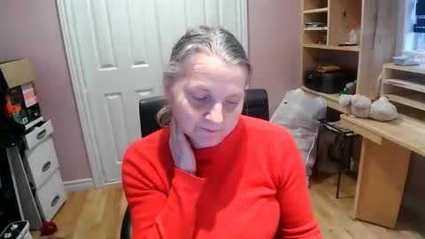 chealsiek online show from December 18, 8:04 pm