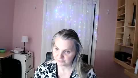 chealsiek online show from April 24, 12:35 am