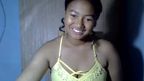 Snapshot of chechick_sahu chatting on September 12, 4:23 am Angel online show from September 12, 4:23 am